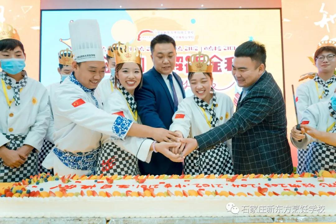 `流金歲月 邂逅金秋` 生日會(huì)丨按時(shí)長大，祝你永遠(yuǎn)快樂！