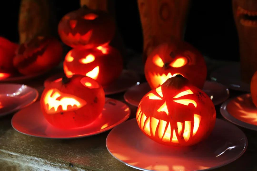 萬圣節(jié)官微撒福利！快來參與游戲領(lǐng)取學(xué)校定制周邊獎(jiǎng)品啦！