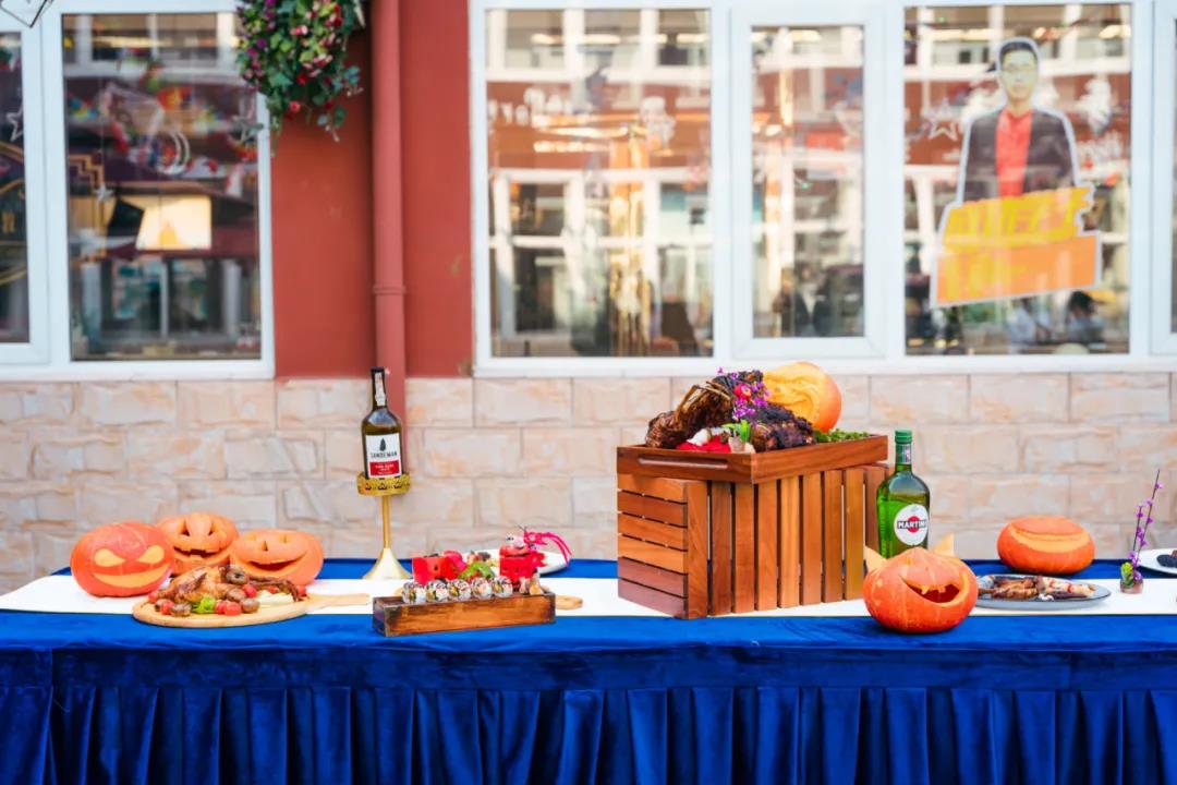 萬圣節(jié)主題展臺已到位！果然，就沒有他們拿捏不了的~