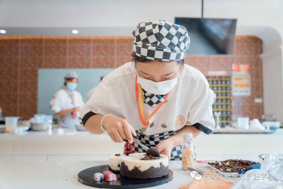 西點技藝，職場“甜”點—— 探索西點師的多彩職業(yè)生涯