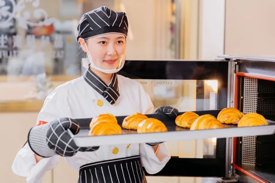 職業(yè)教育與普通教育同等重要，用技能說(shuō)話，不用怕！