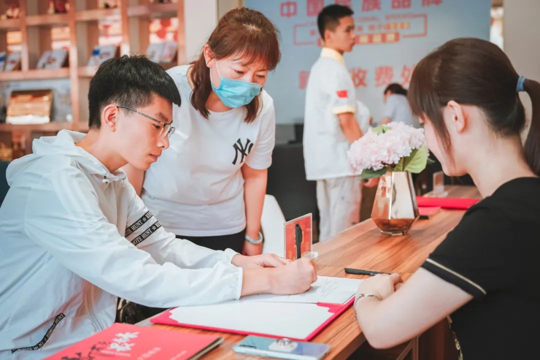 【雙棲發(fā)展會】選學校太難了？不用慌，這里有的人來幫你！