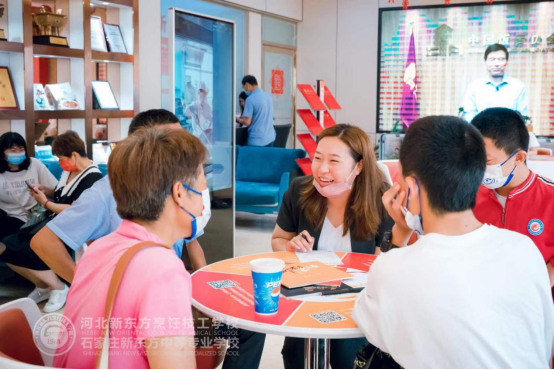 畢業(yè)生：啥都沒(méi)學(xué)會(huì)，還不如學(xué)廚師掌握一門(mén)手藝