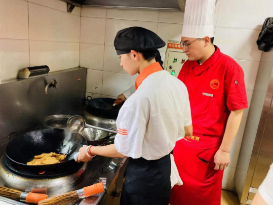 初中畢業(yè)是先打工還是先學技術(shù)？