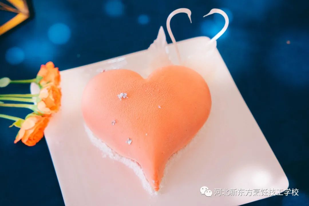 當(dāng)美食遇上“多巴胺穿搭”，適配度好滿！