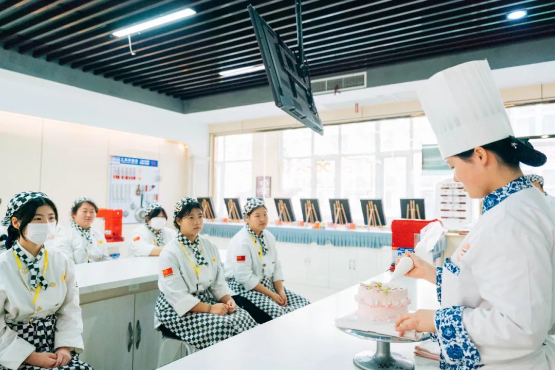 為什么要?jiǎng)瘳F(xiàn)在的年輕人多學(xué)一門技術(shù)？