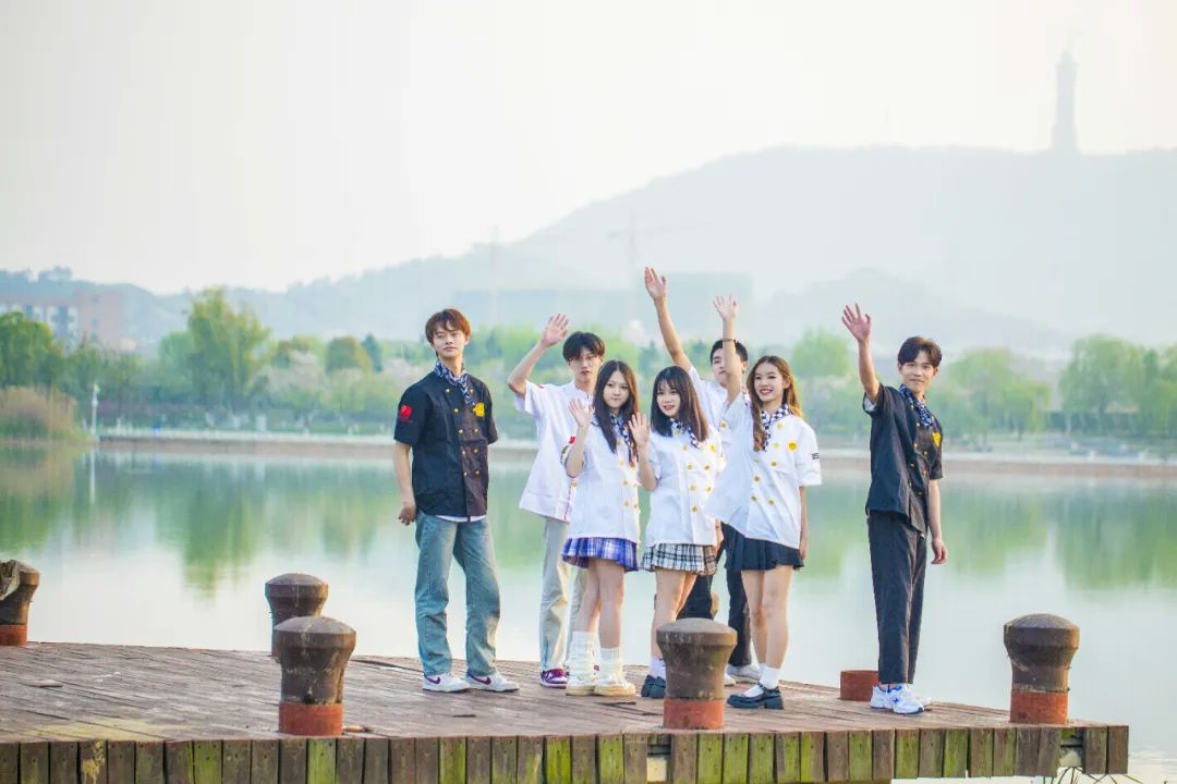 秋冬餐飲創(chuàng)業(yè)選什么好？來河北新東方學(xué)火鍋！