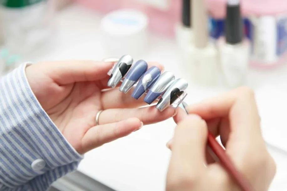 穿戴甲電商暴利風頭正盛！2025學美甲技術，好時機別錯過！