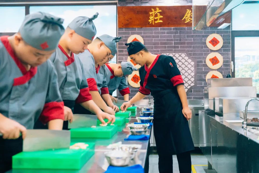 適合30歲以上的人，兼職副業(yè)項目，門檻不高，悶聲賺錢！