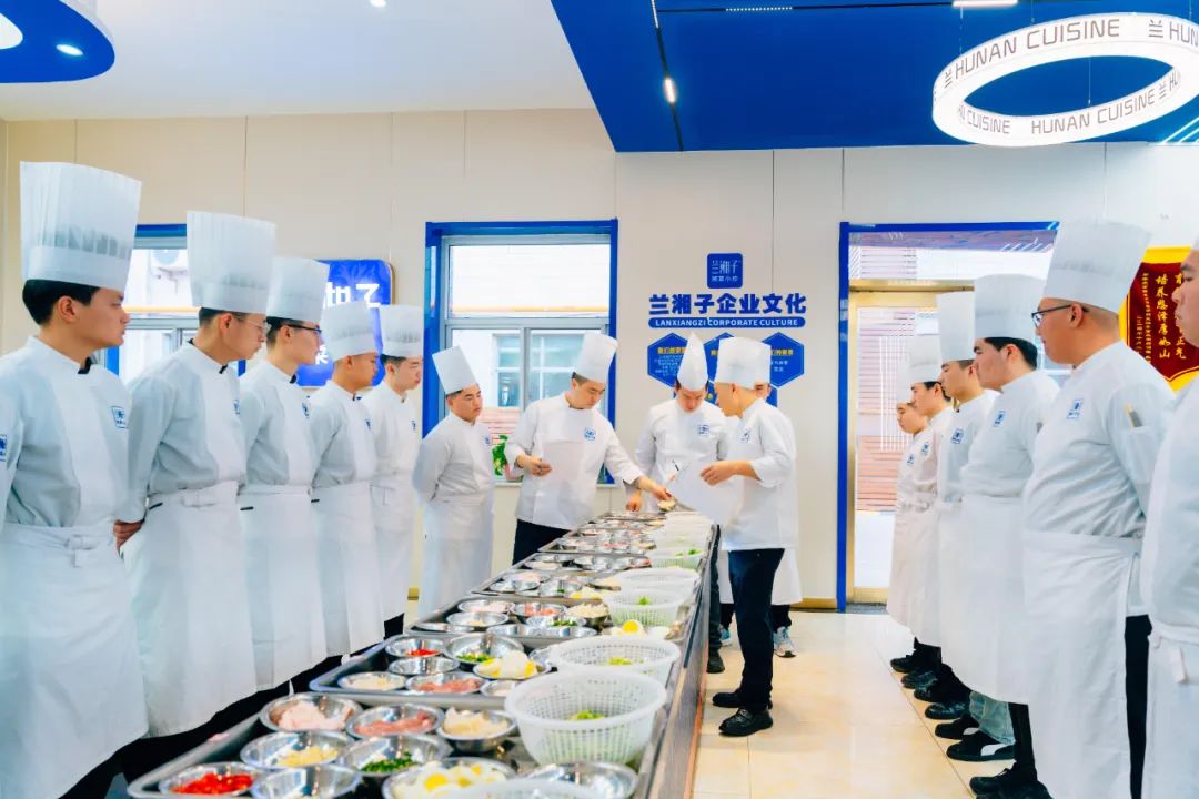 初中生不上高中有出路嗎？初中畢業(yè)學(xué)廚師是好選擇嗎？