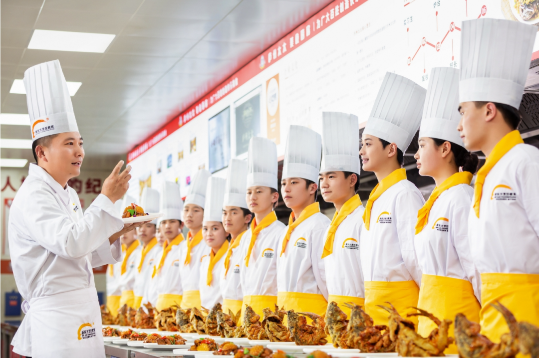 健康中國(guó)需要"會(huì)做飯"的專(zhuān)業(yè)人才！河北新東方學(xué)子用技能守護(hù)全民健康