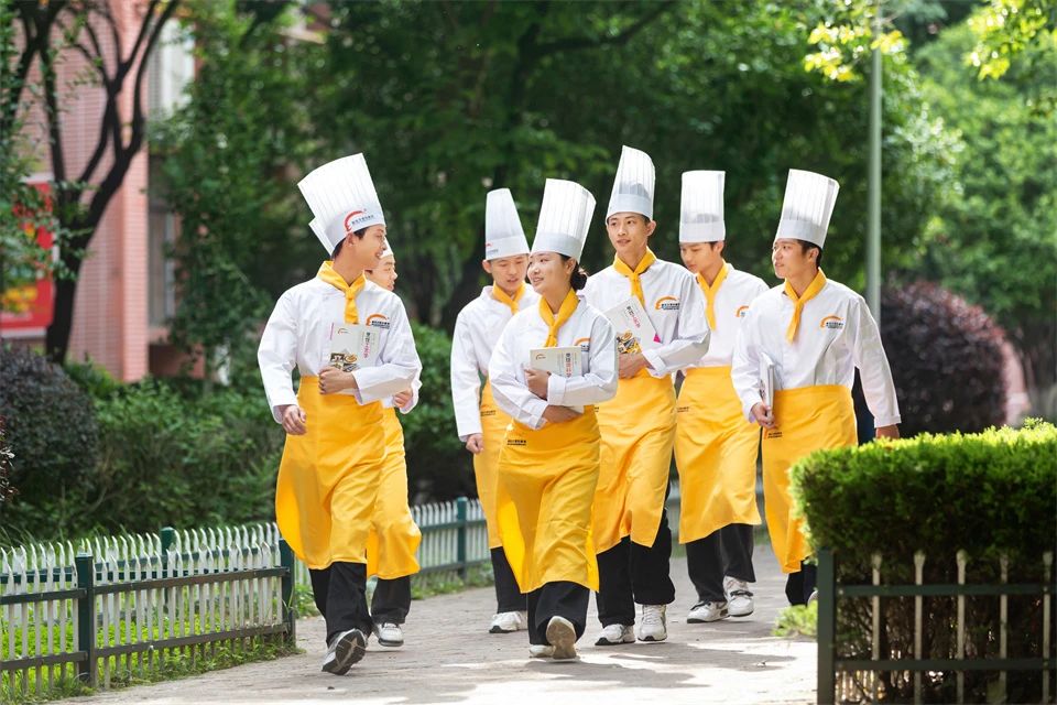 高考分?jǐn)?shù)低別迷茫，河北新東方烹飪技工學(xué)校助你技能成才，未來(lái)可期！