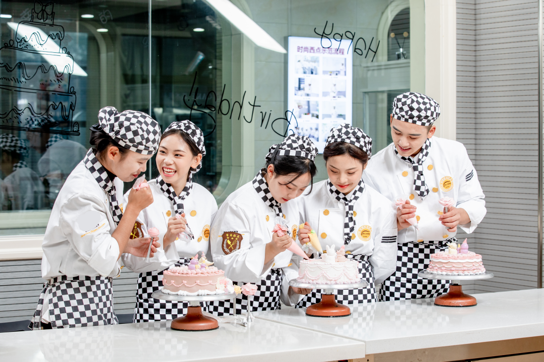 2025年三校生轉(zhuǎn)學(xué)，為何選河北新東方學(xué)西點(diǎn)西餐專業(yè)？