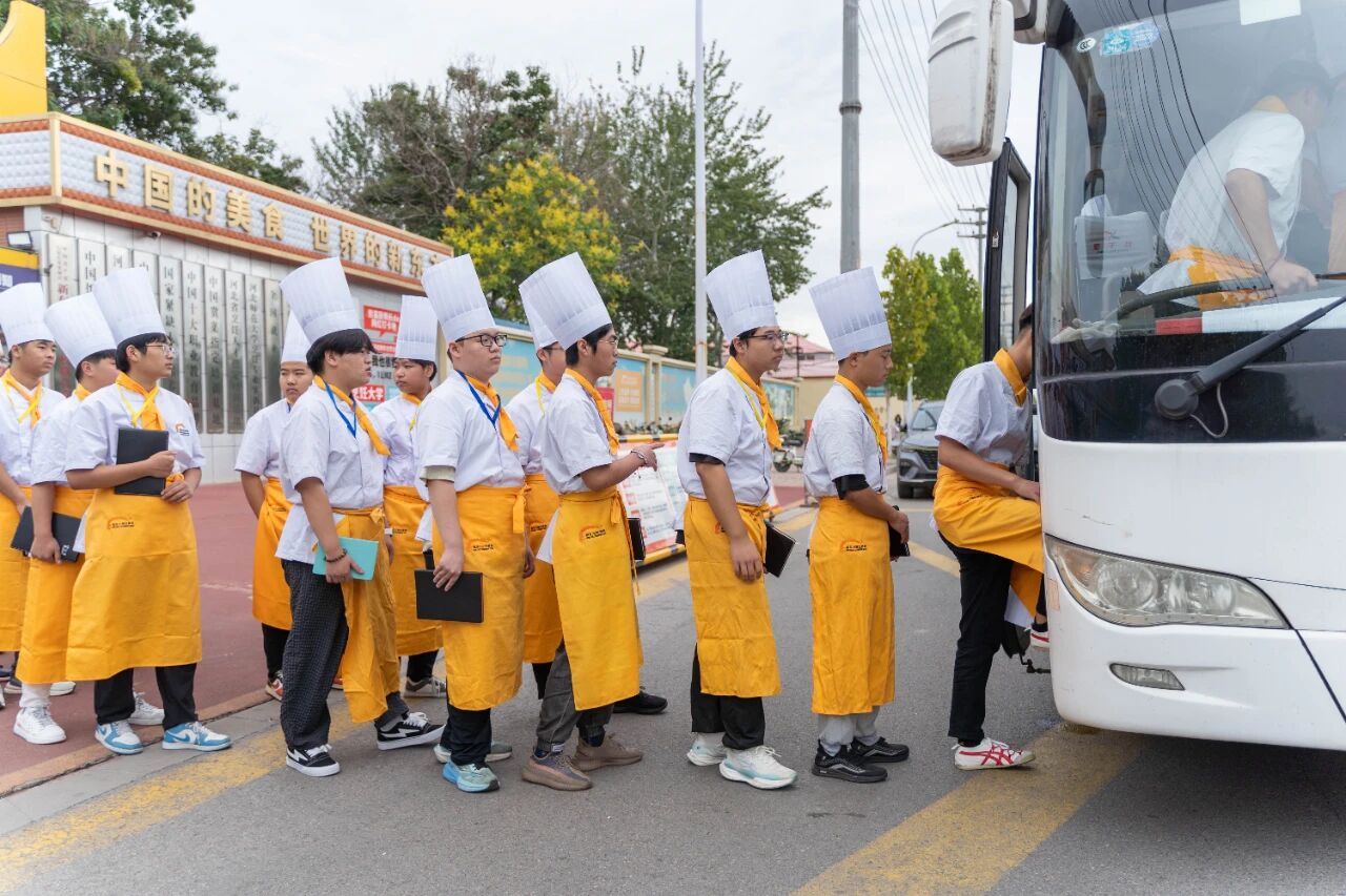 企業(yè)參觀，賦能成長丨河北新東方學(xué)子走進(jìn)西美五洲酒店參觀學(xué)習(xí)！