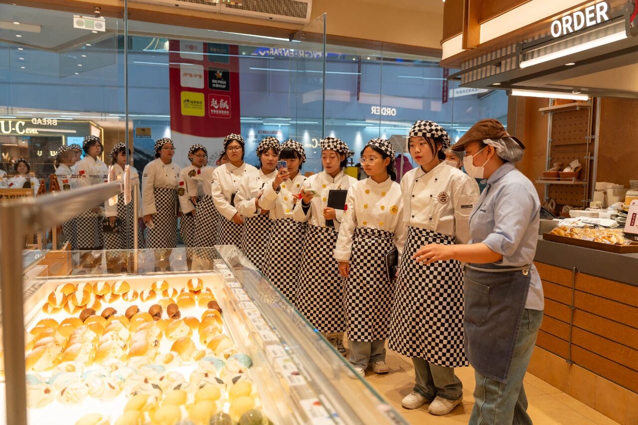 走出課堂 走進企業(yè)｜河北新東方學(xué)子赴就業(yè)合作企業(yè)開展參觀研學(xué)活動