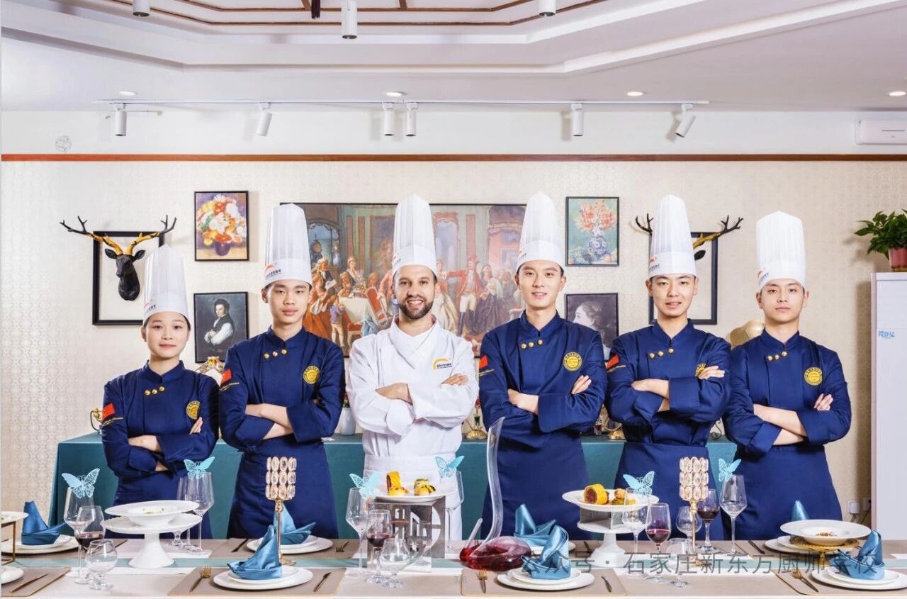 正青春，當(dāng)燃不一樣！15-20歲，來石家莊新東方，用烹飪技術(shù)點(diǎn)亮你的高光時刻