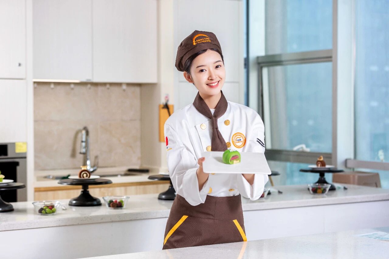 想轉(zhuǎn)行？為什么選擇學(xué)西點烘焙？低門檻、高需求、好發(fā)展！