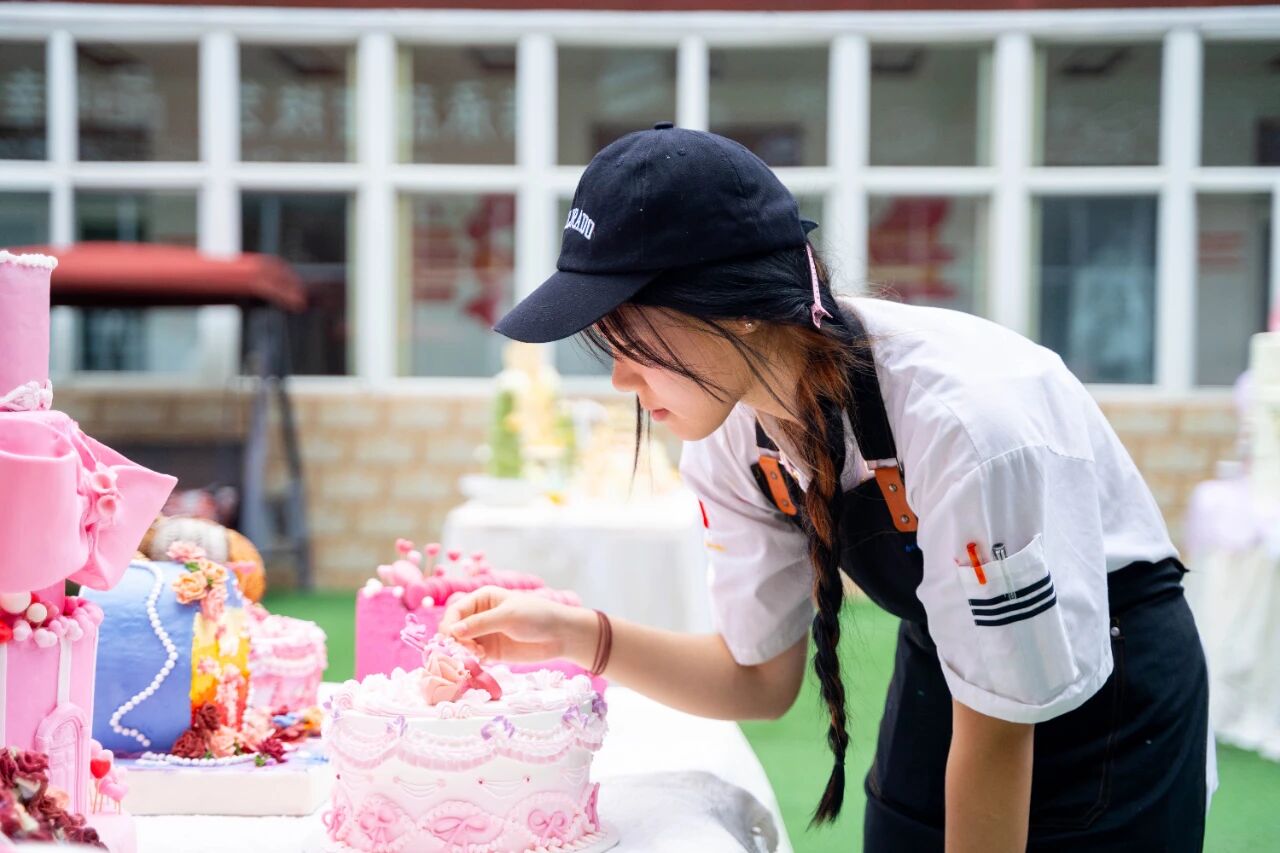 致15-17歲孩子家長(zhǎng)：別讓短視頻，偷走孩子的未來(lái)！河北新東方用真實(shí)技能，替代虛擬沉迷！