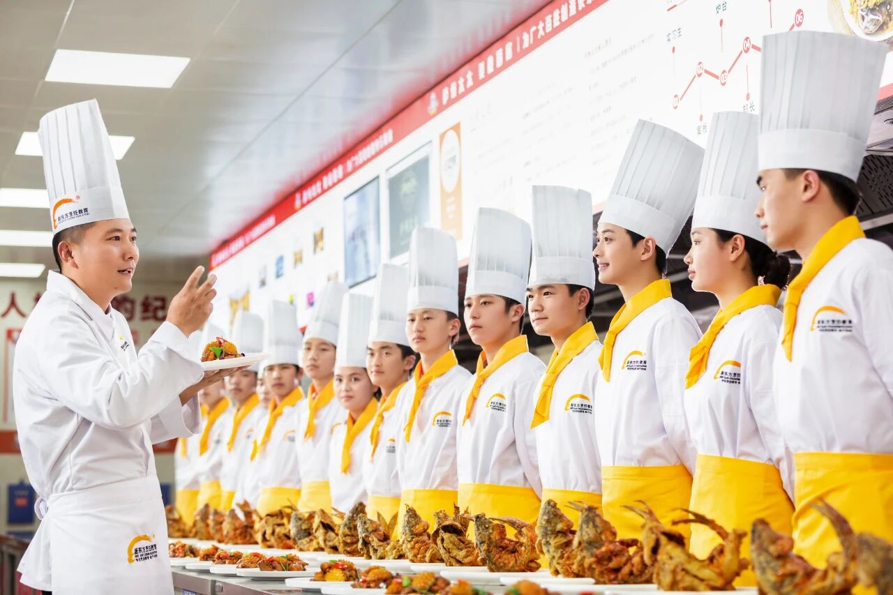 【學費調(diào)整通知】鎖定舊學費，鋪就未來坦途！河北新東方2026年春季招生學費即將上調(diào)！