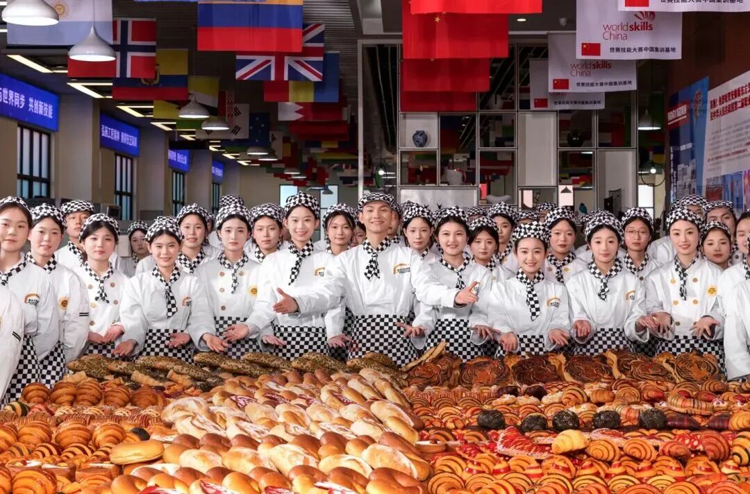 熱愛(ài)有成，樂(lè)在其中丨在河北新東方烹飪技工學(xué)校，做一名真正的“西點(diǎn)實(shí)力派”