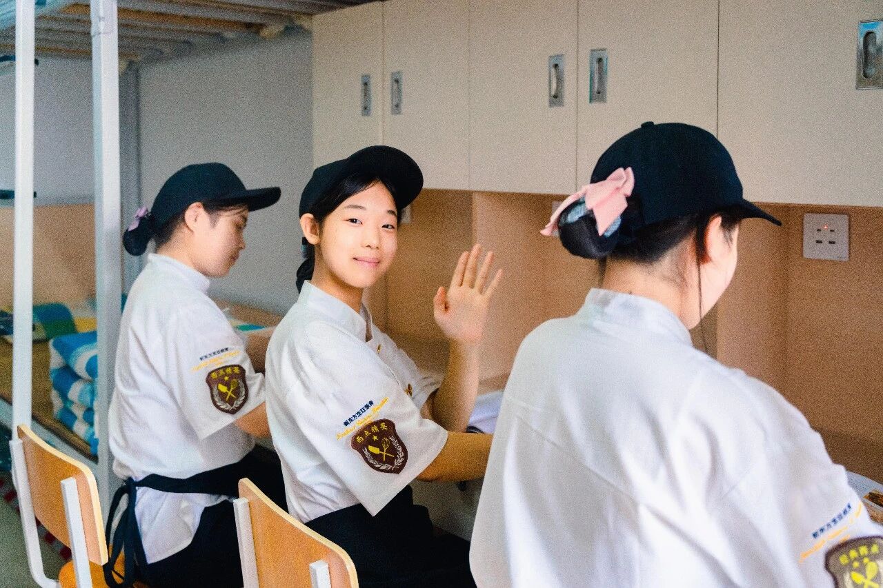 到底誰(shuí)在報(bào)名河北新東方??？TA們都在！因?yàn)檫@里，技能是真的，就業(yè)是穩(wěn)的，青春是燃的！