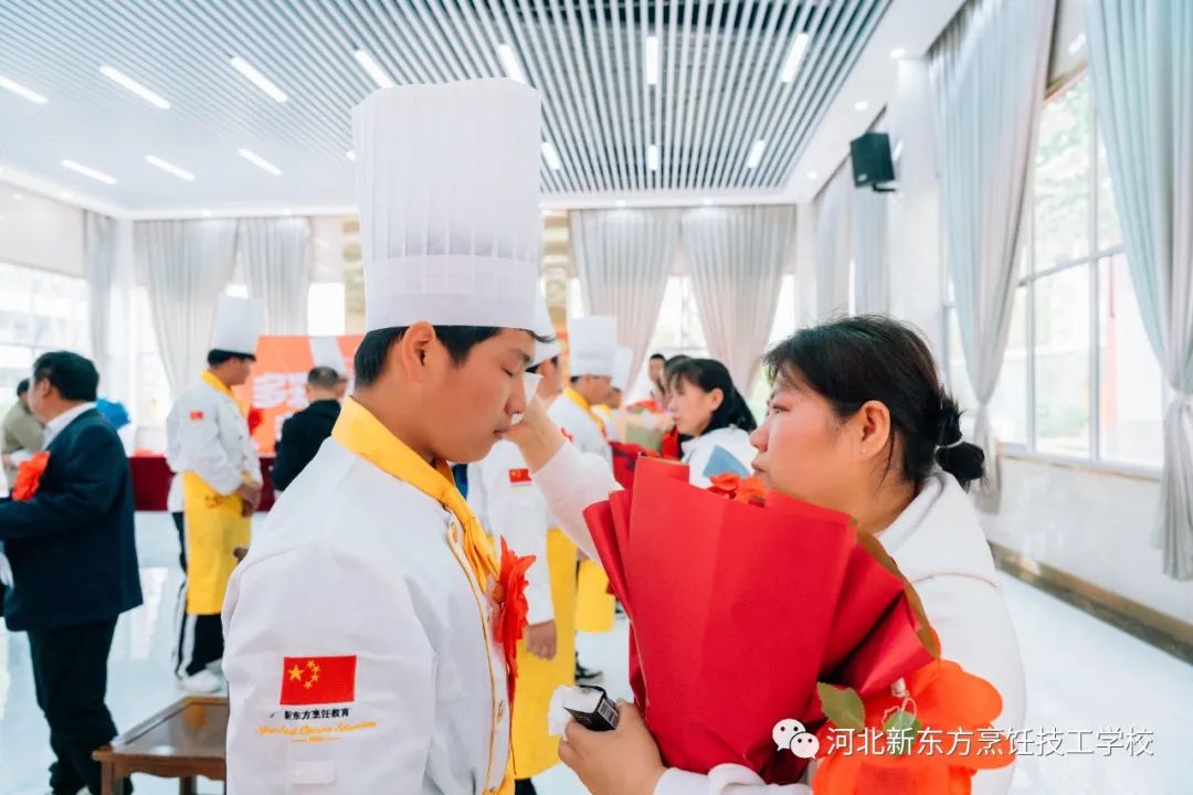 節(jié)日特輯丨母親節(jié)曬合照，帶著媽媽上學(xué)校頭條！